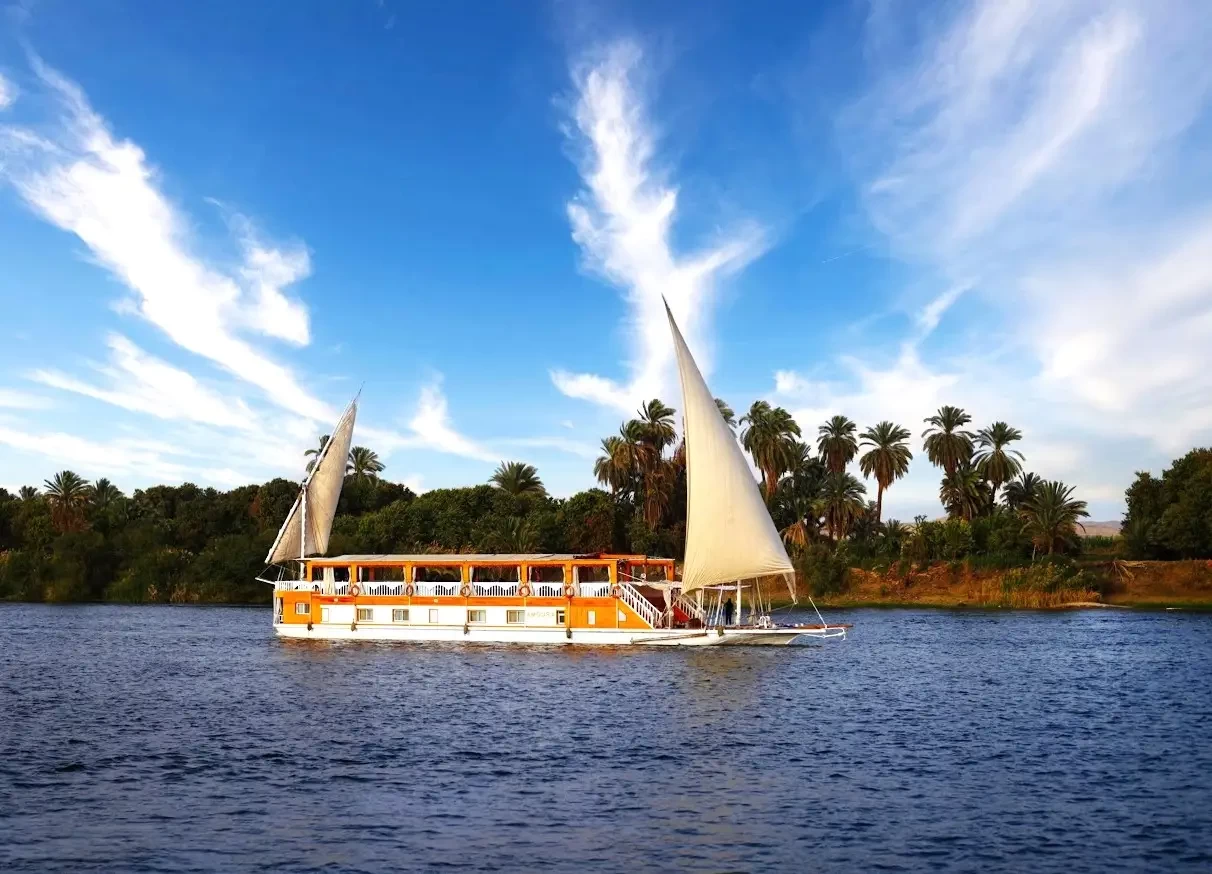 how to combine Cairo sightseeing with a luxury Dahabiya cruise in Egypt